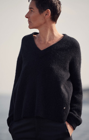 Boomerang - Rutan v-neck sweater - Black